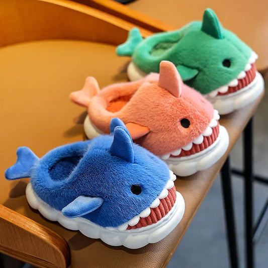 Chaussons requin multicolores rembourrés et doux pour enfants