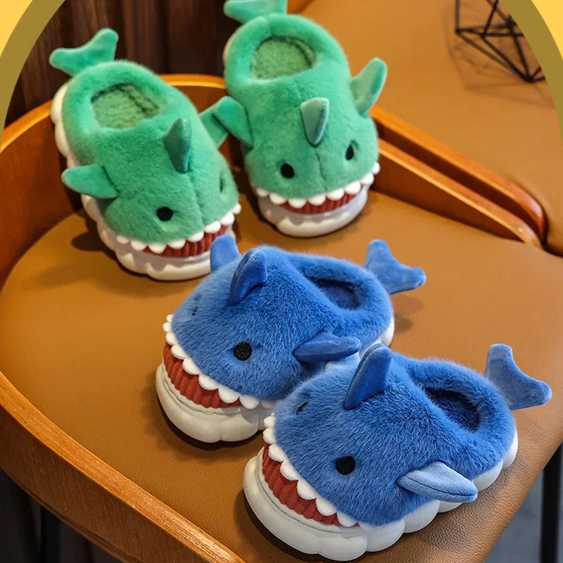 Chaussons requin multicolores rembourrés et doux pour enfants