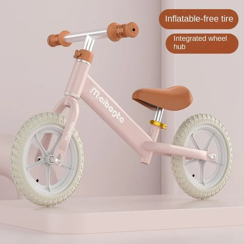 Bicicleta sin pedales para niños en color blanco, azul o rosa.