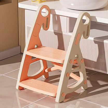 Escalera multiusos Montessori para cocina y baño.